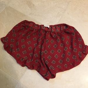 Red ruffle shorts 🍓